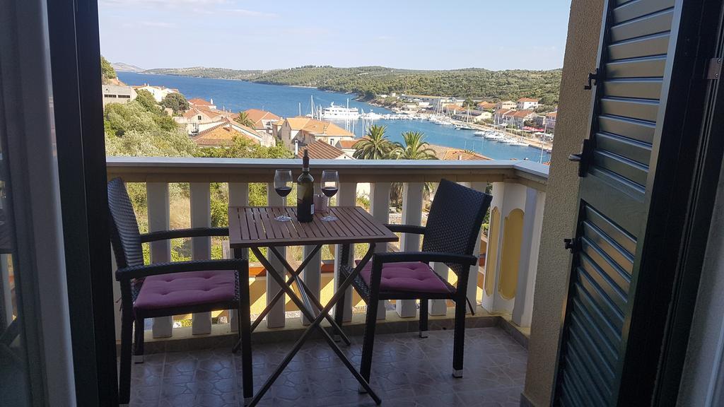 Apartment Azaleja Сали Екстериор снимка