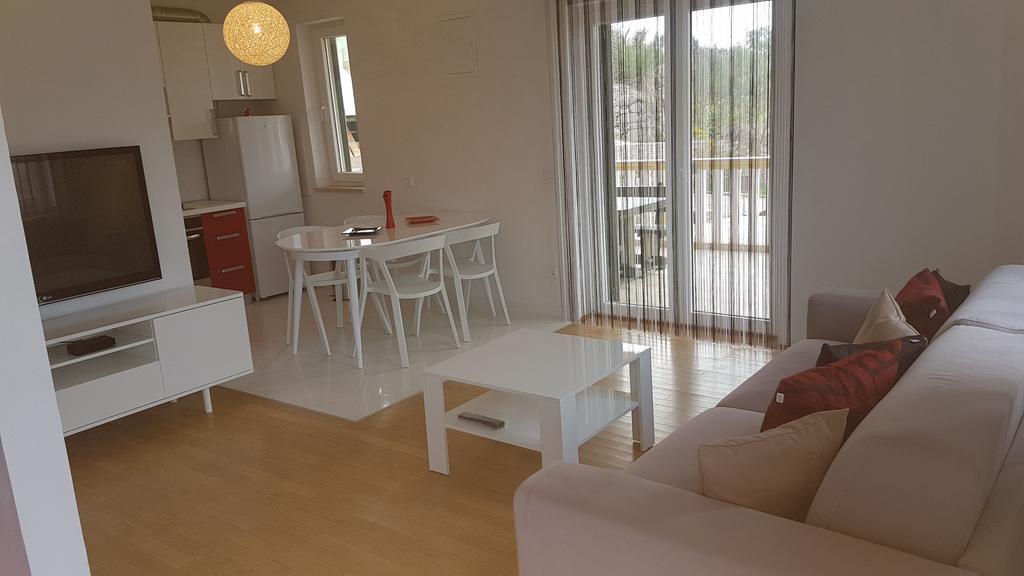 Apartment Azaleja Сали Екстериор снимка
