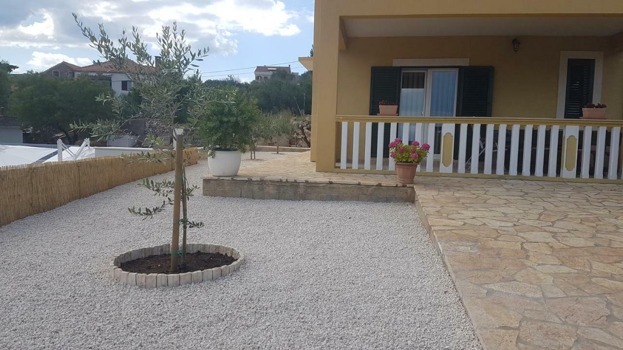 Apartment Azaleja Сали Екстериор снимка