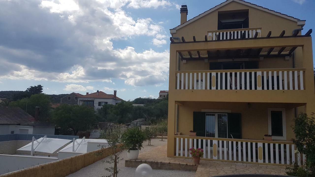 Apartment Azaleja Сали Екстериор снимка