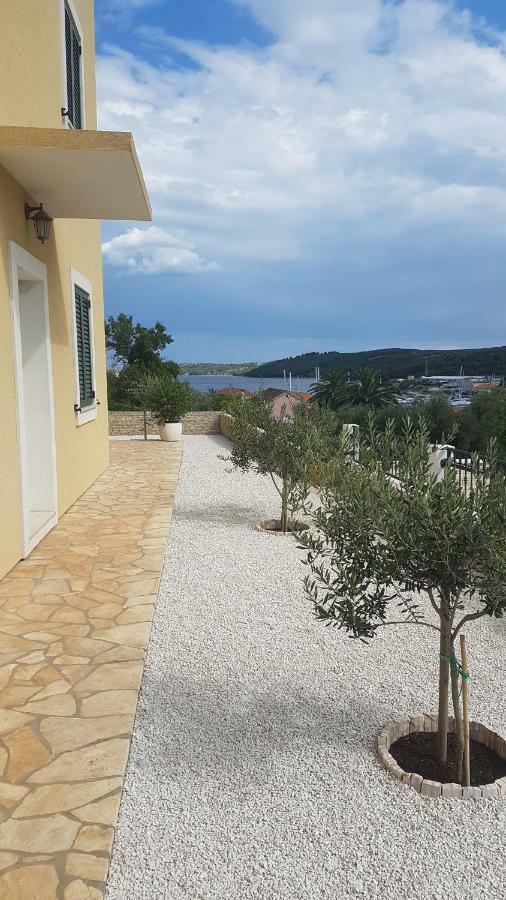 Apartment Azaleja Сали Екстериор снимка