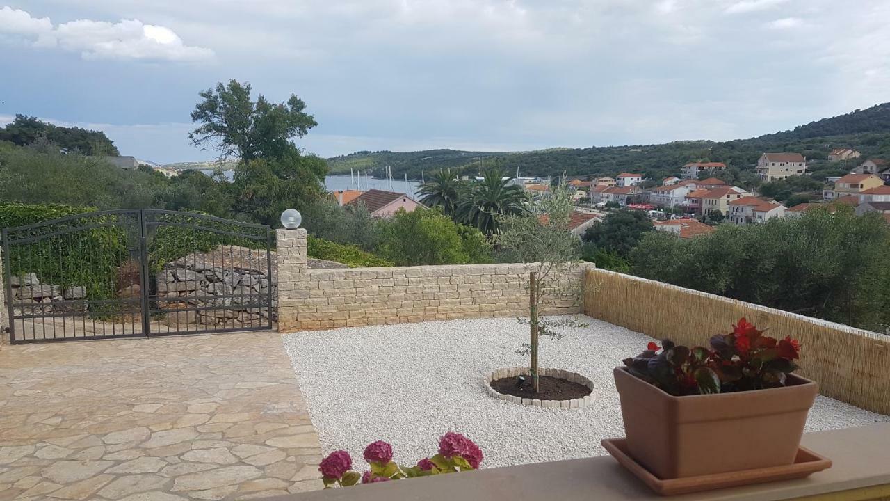 Apartment Azaleja Сали Екстериор снимка