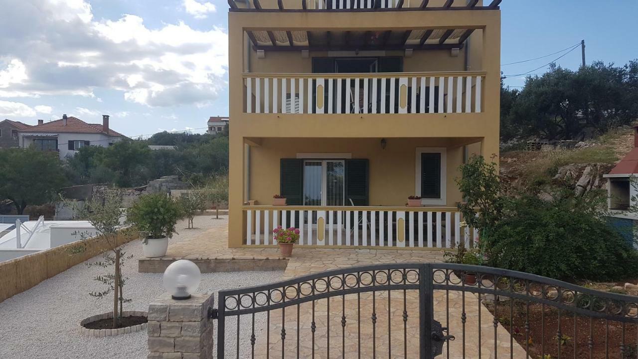 Apartment Azaleja Сали Екстериор снимка