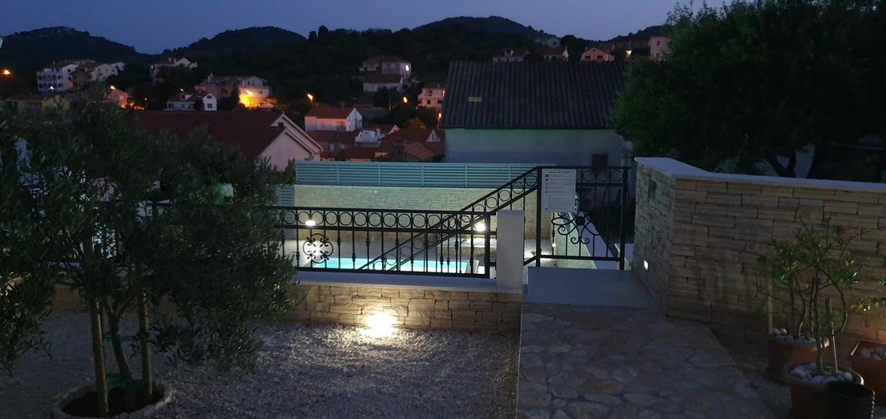 Apartment Azaleja Сали Екстериор снимка